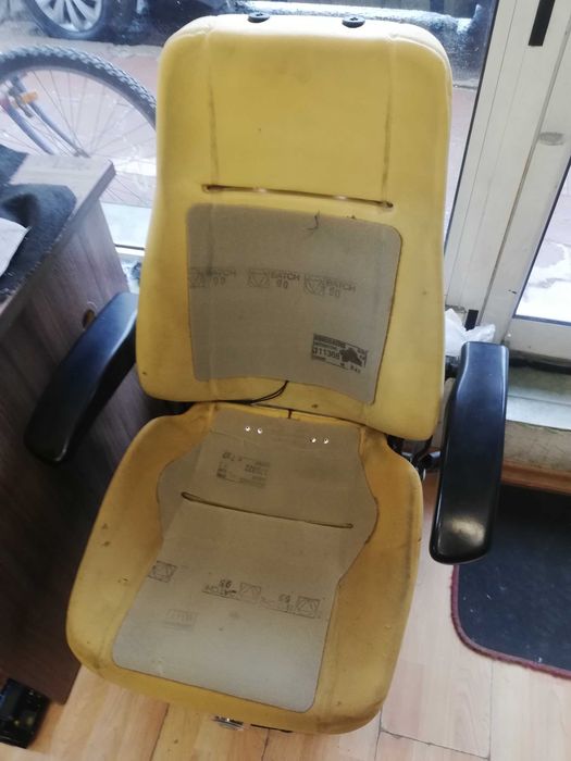 Боядисване на дивани и автосалони от естествена кожа.