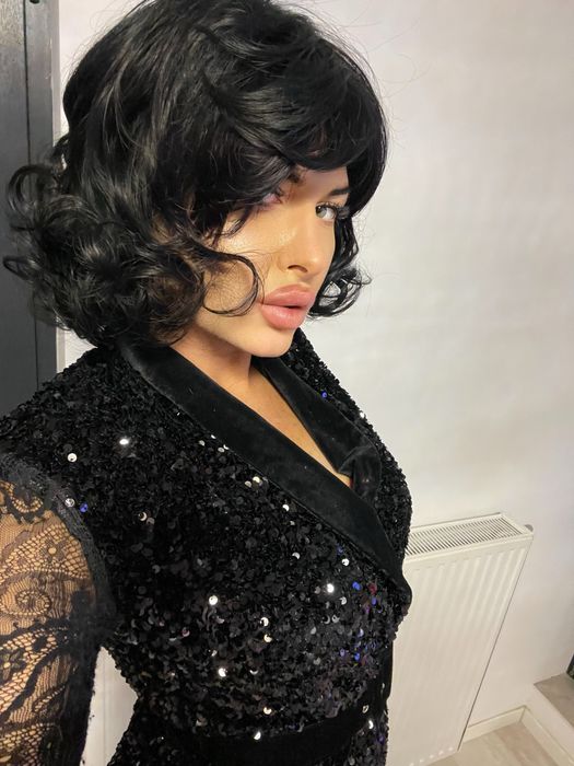 Peruca  scurta ondulata bruneta eleganta