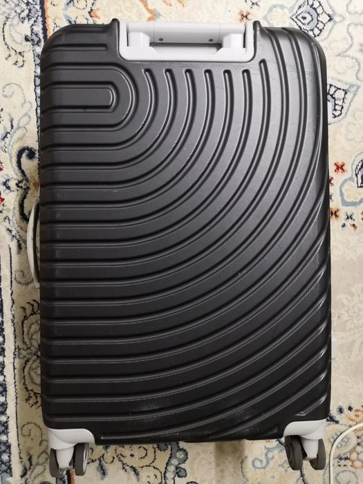 Продам новый чемодан