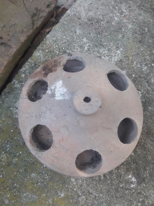 Стара поилка за птици