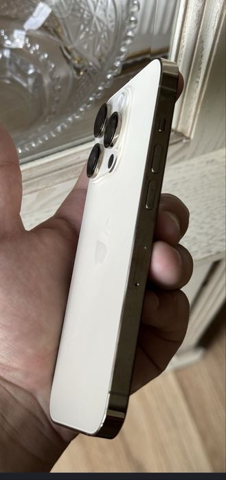 IPhone 14 pro 256 gold.