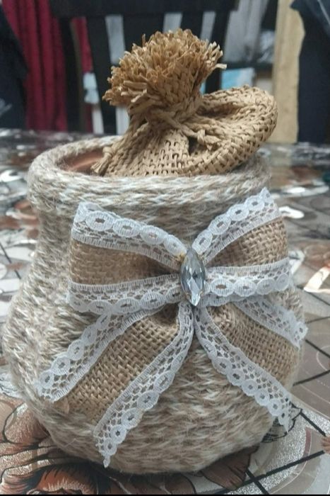 Кувшины обязанные верёвкой