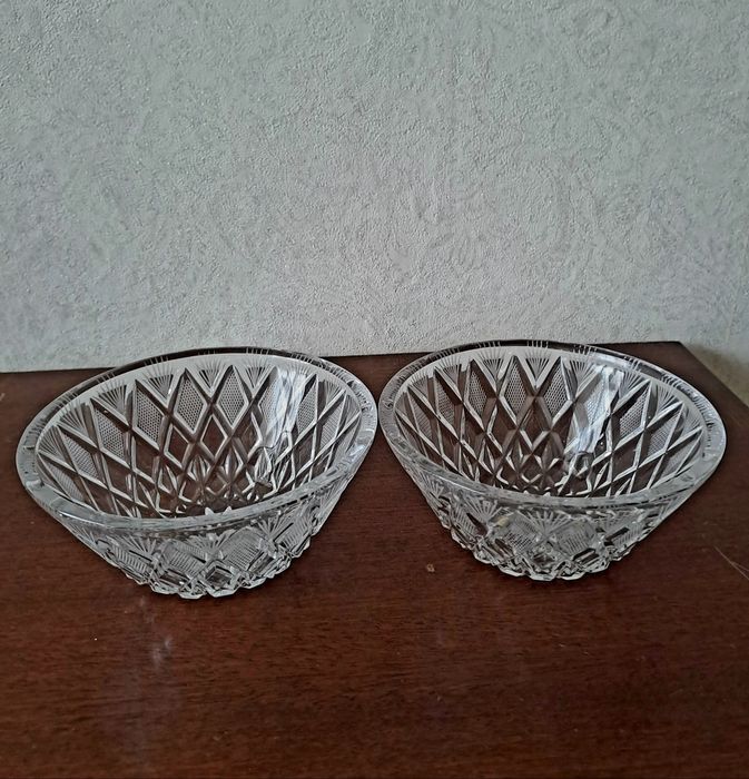 Хрустальные вазочки.