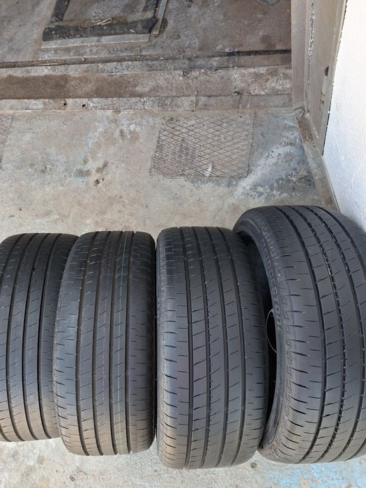 Продам шины. 235/45/18  бриджистон