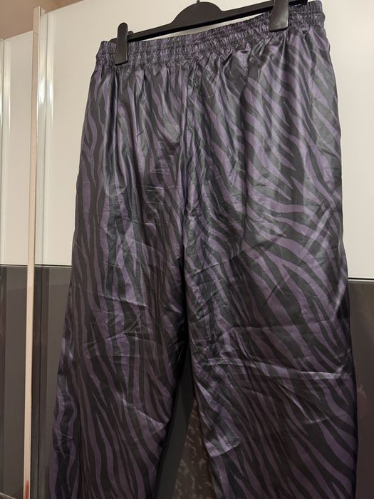 Pantaloni Nike, material fas, zebra print mov