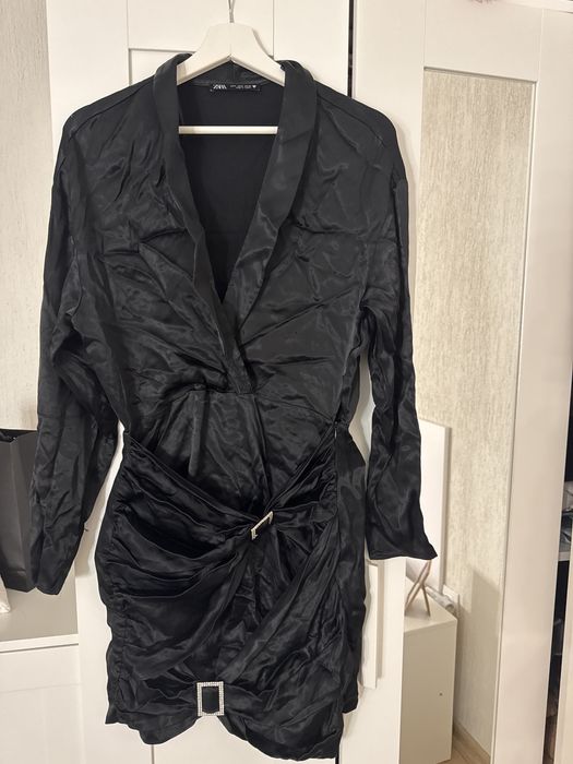 Черна рокля