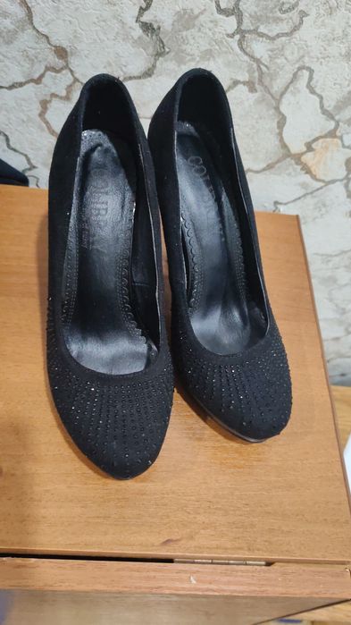 Туфли на шпильке 37 р.