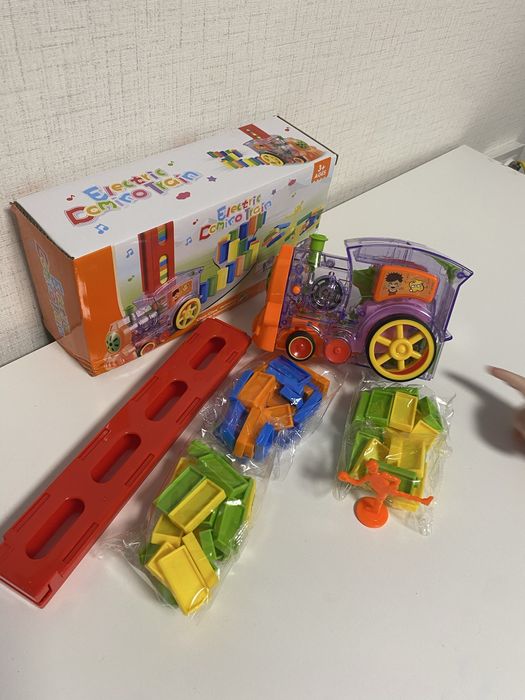 Самоподреждащо се домино - влак, влакче с музика