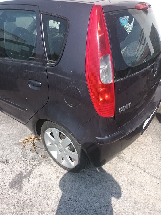 Автомобил Мицубиши колт