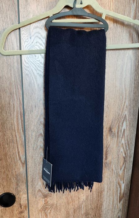 Dressman нов с етикет шал в тъмно синьо от 100 % вълна