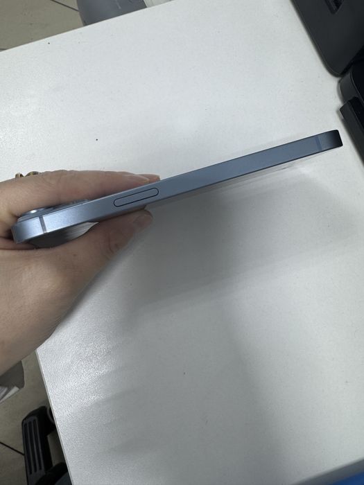 Продам Iphone 14