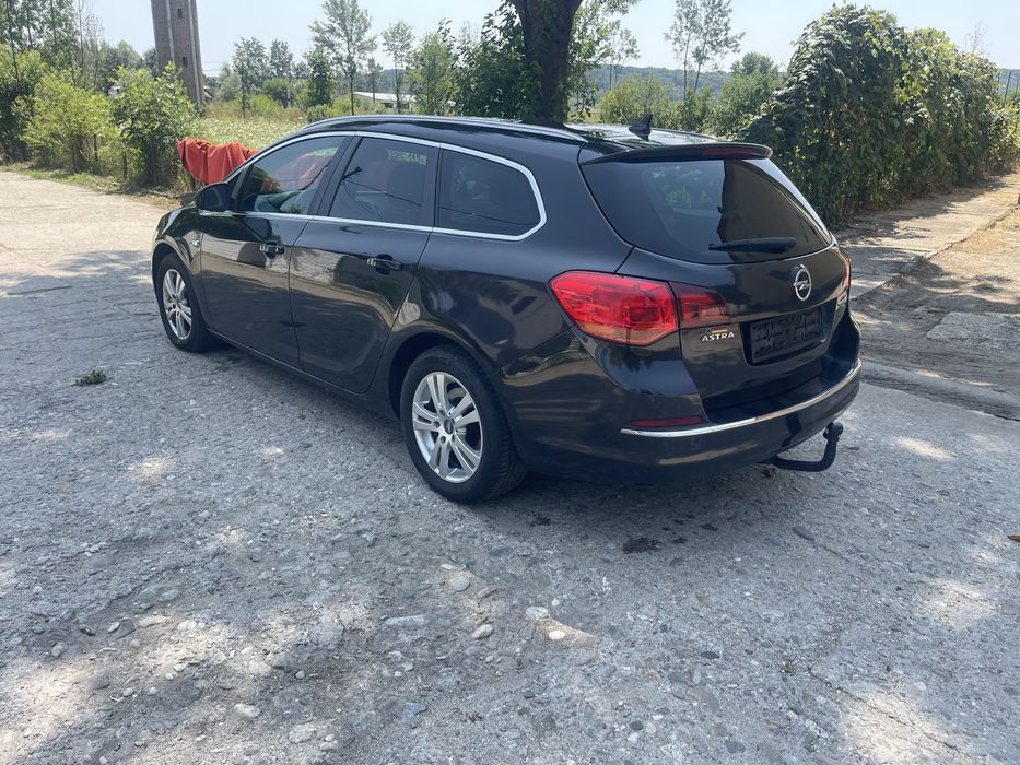 Opel Astra J 1.7 diesel /2013 stare foarte buna/2900 euro