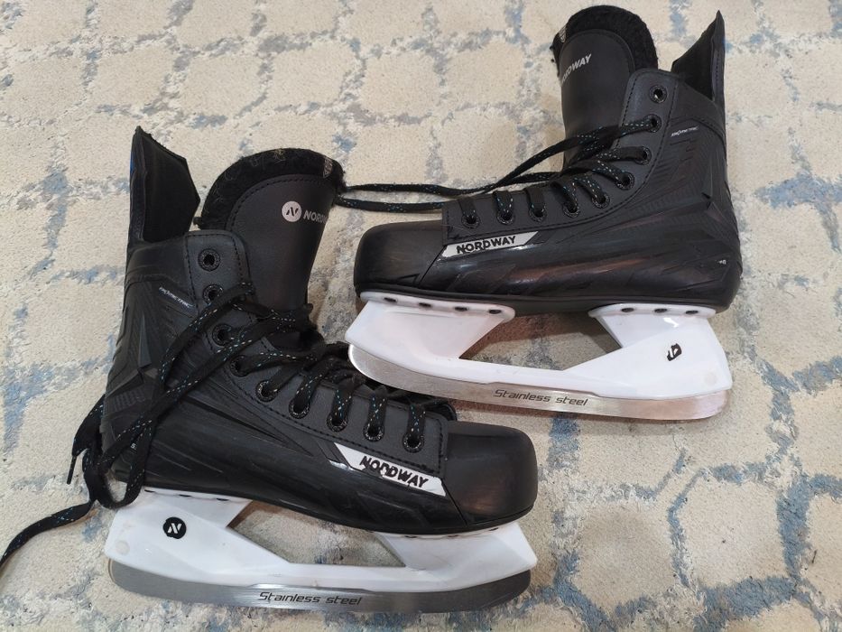 Продам хоккейные коньки
