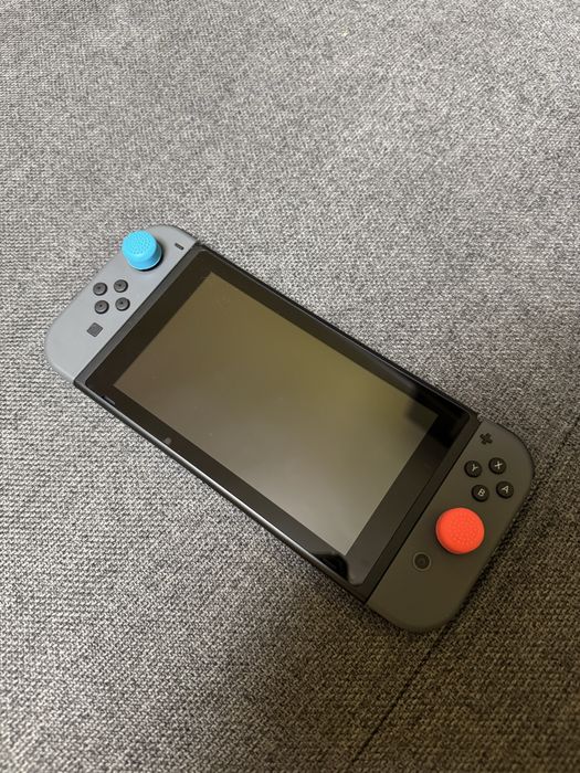 Nintendo Switch V2 (Bateria Mare) - Stare IMPECABILĂ + 4 JOCURI (Zelda, Mario, Animal Crossing, Prince of Persia)