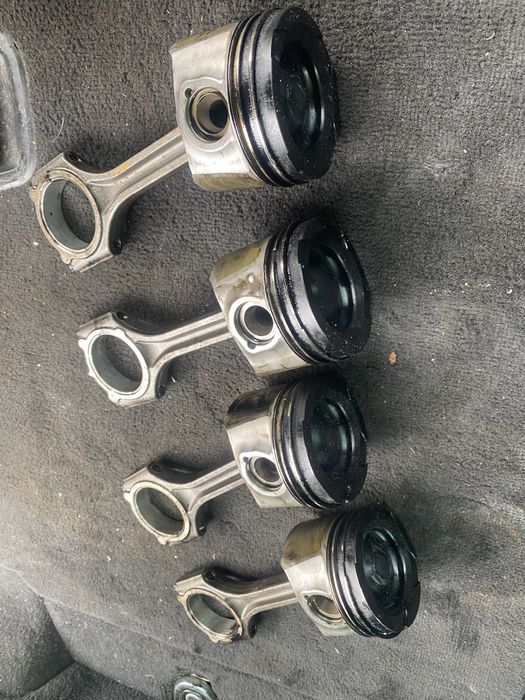 Бутала с биели и лагери D4FE 1.6 Kia/Hyundai