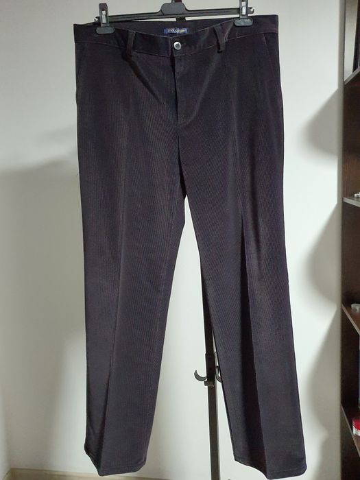 Pantaloni 54, material tip reiat,model care poate fi purtat la sacou