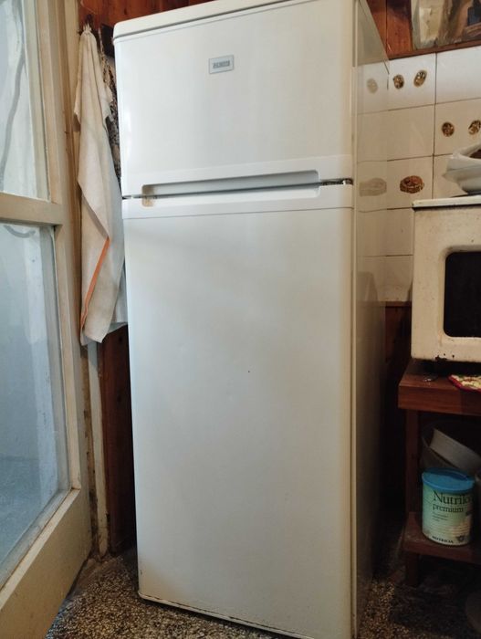 Хладилник Zanussi 143 см