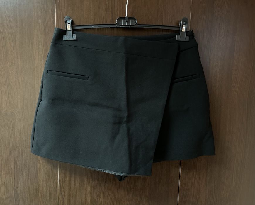 Пола-панталон черен цвят