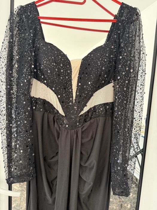 Rochie neagra de okazie cu paiete