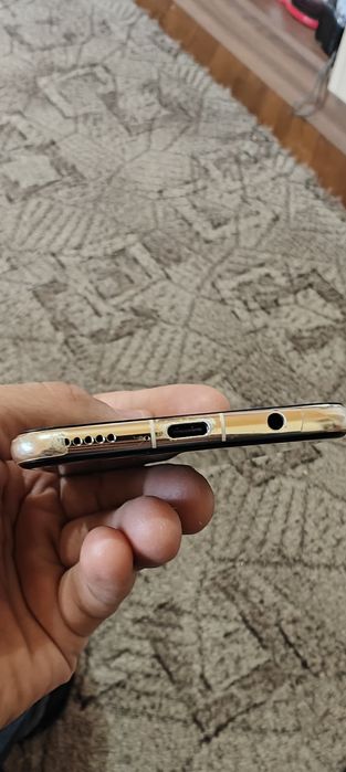 Huawei mate 20 lite impecabil.