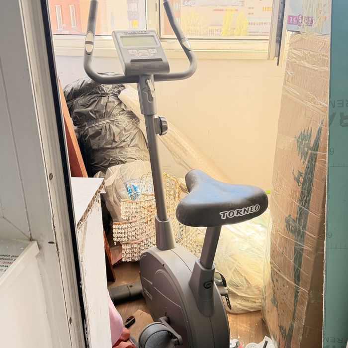 Велоттренажер серый