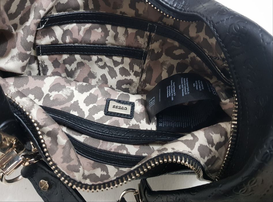 Geanta originala Guess ptr dame, piele neagră, curea umăr, extensibilă