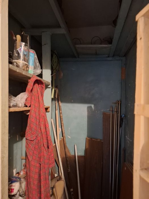 Продается квартира без ремонта.