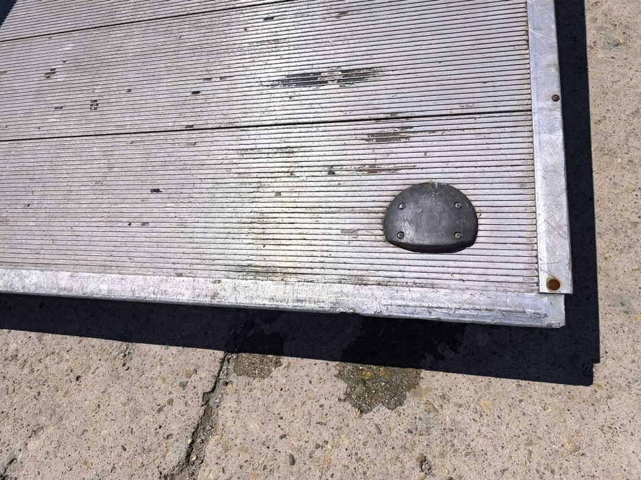 Падащ борд за Ивеко 75 Е 17 алуминиев, работещ, отлично състояние