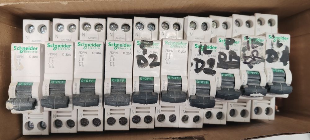 Siguranțe automate Schneider Electric