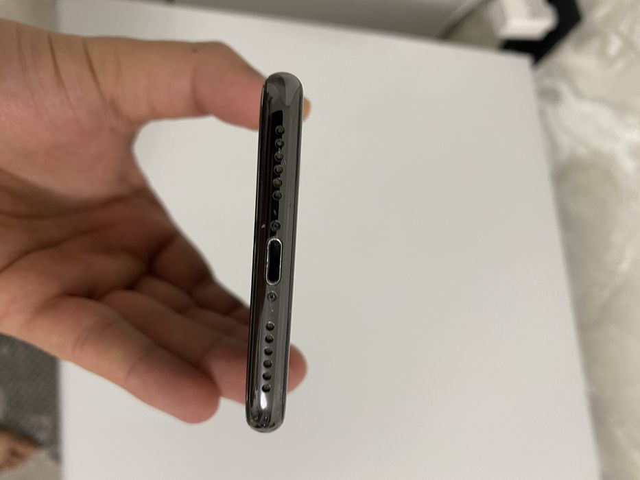 Продам айфон XR буу