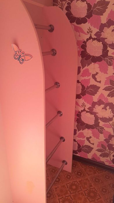 Продается двухъярусный кровать для девочки