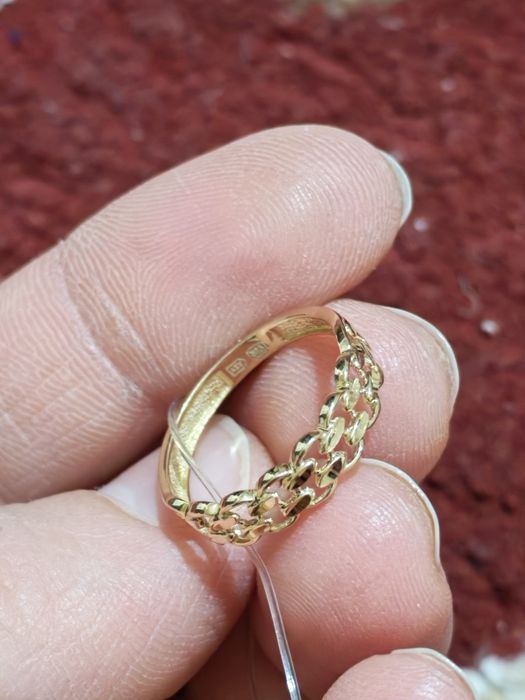 Uzuk razmer 16 yoki 16.5 585prova 1marta taqqanman birkasini uzilgan.