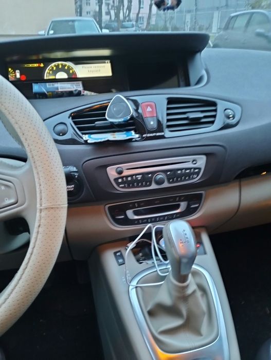 RENAULT Grand Scenic 2012 — imagine 4