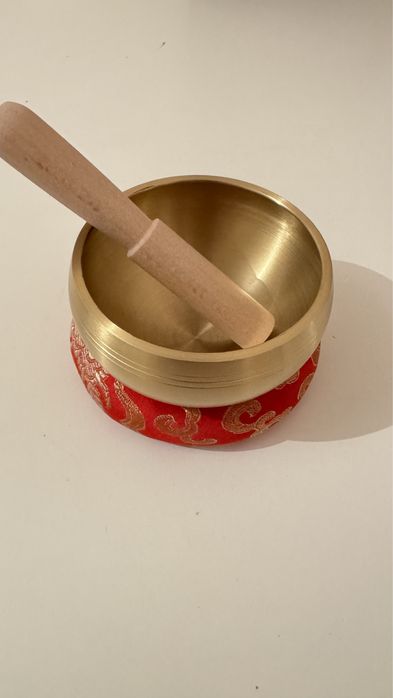 Поющая чаша (Singing Bowl) для медитации и йоги