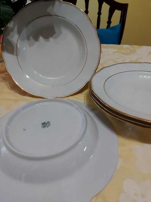 Порцеланови чинии дълбоки със златен кант