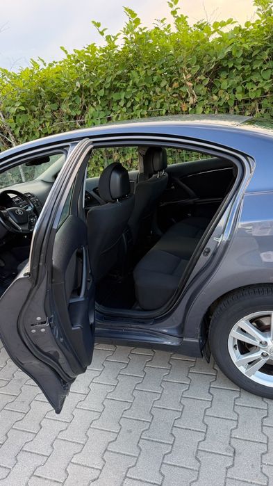 Auto Toyota Avensis