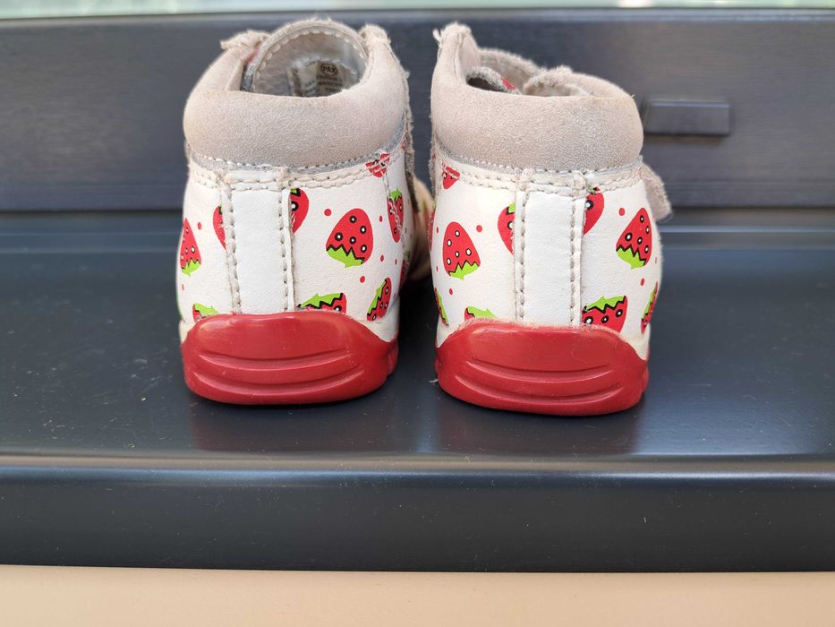 Детски кожени обувки, бели, 21 номер.