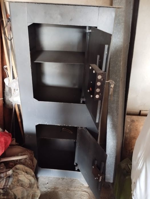 Продается железный сейф