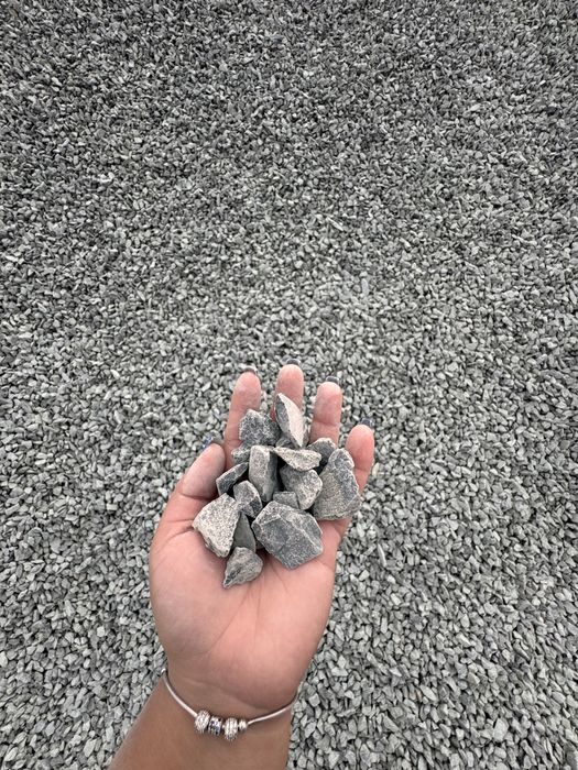 Nisip/ piatra decorativa / piatra concasata