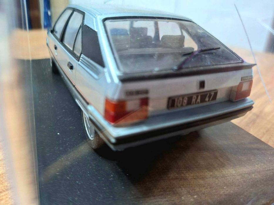 Продавам модел на автомобил в мащаб 1/24 Ситроен