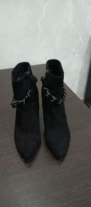 Продам ботильоны в отличном состоянии