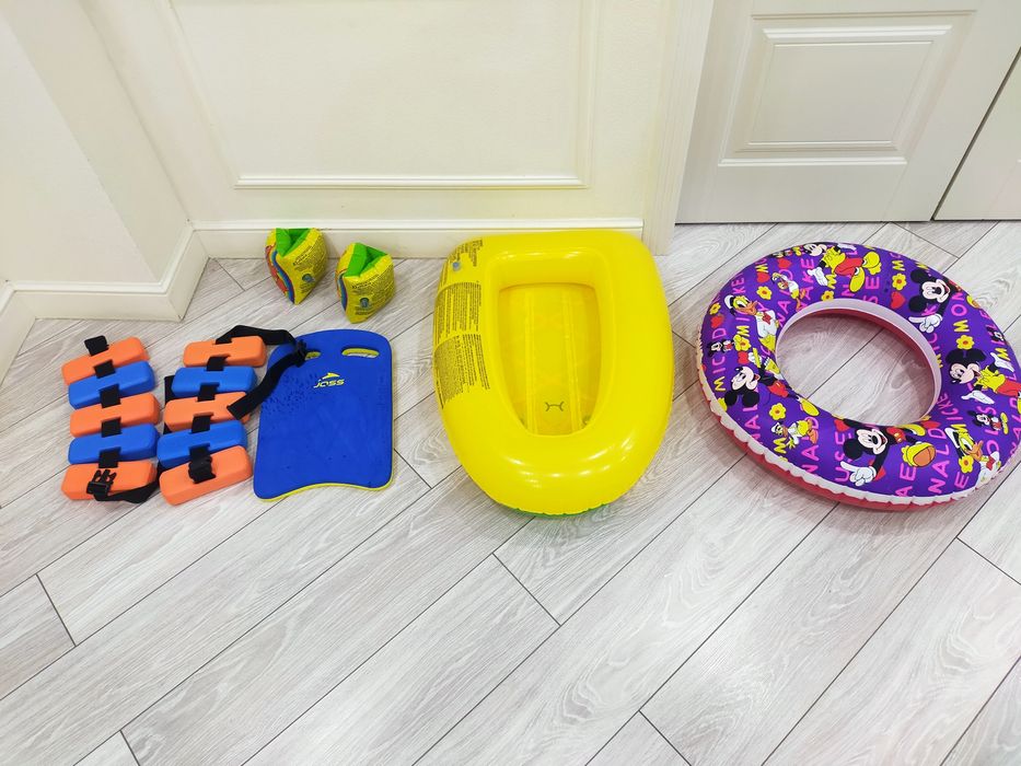 Продам предметы для плавания.