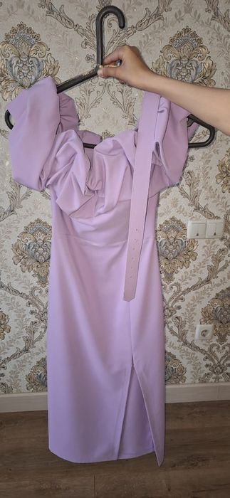 Женское платье одевали 1 раз