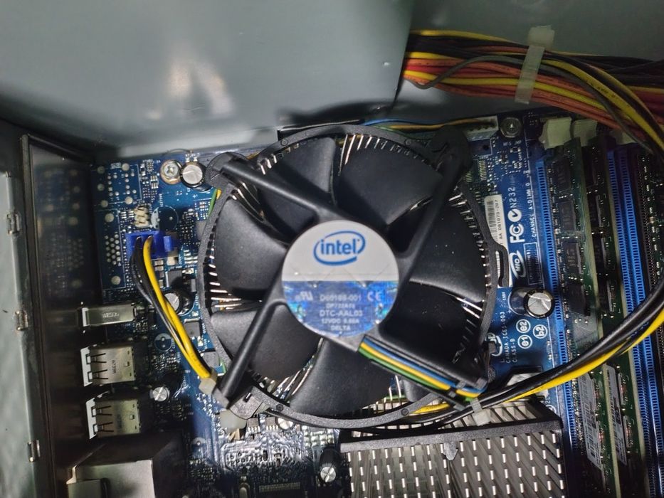 Vând piese calculator