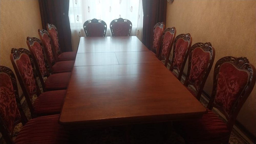 Стол со стульями