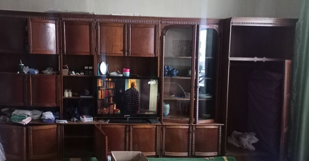 Отдам стенку в зал. Самовывоз. 2эт.