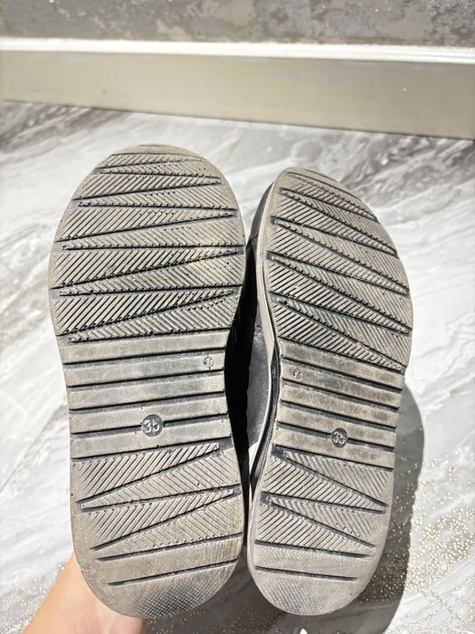 Продам кожанный кроссовки