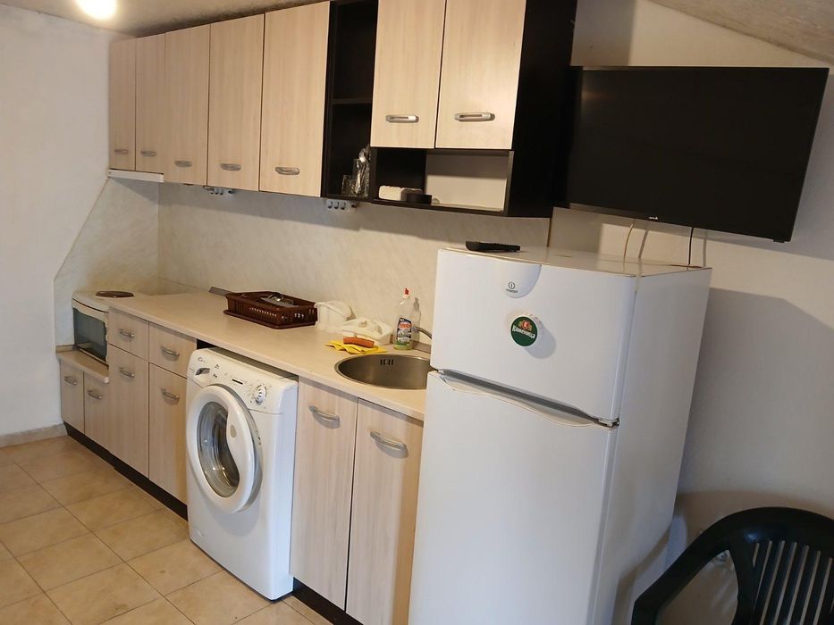 Дава се под наем Етаж от къща в Бургас, Сарафово - 100 кв.м за 408 € - Снимка #1