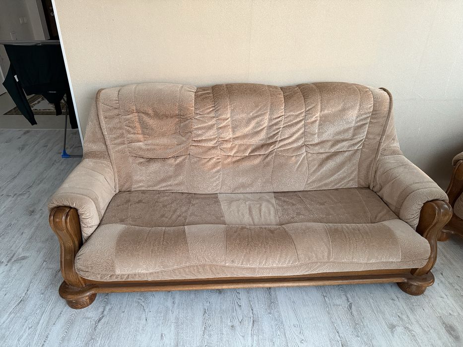 Продам диван в комплекте с 2 креслами