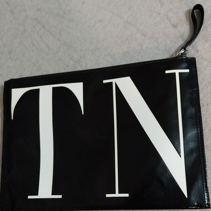 Vând geanta Valentino originala !